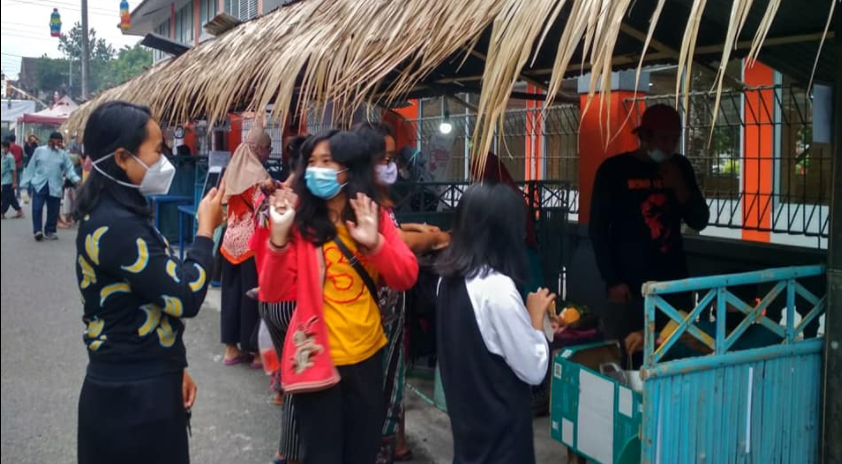 Foto Suasana Pasar Sore Ramadan di utara kampus mercu Buana Yogyakarta (Dian Perdana Putra via FB WSO)