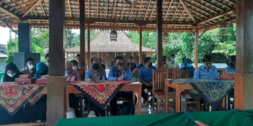 Sosialisasi Arsip Keluarga di Waroeng Ndeso Omah Jowo Sungapan 