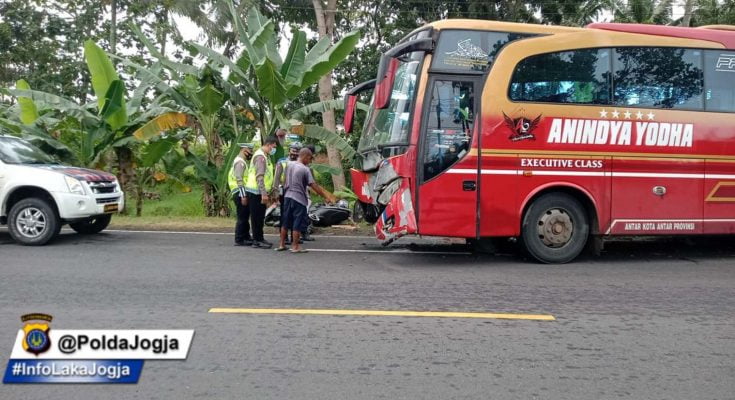 Telah terjadi laka lantas di Jl. Wates tepatnya di timur Pom bensin Sindutan, Temon, Kulon Progo