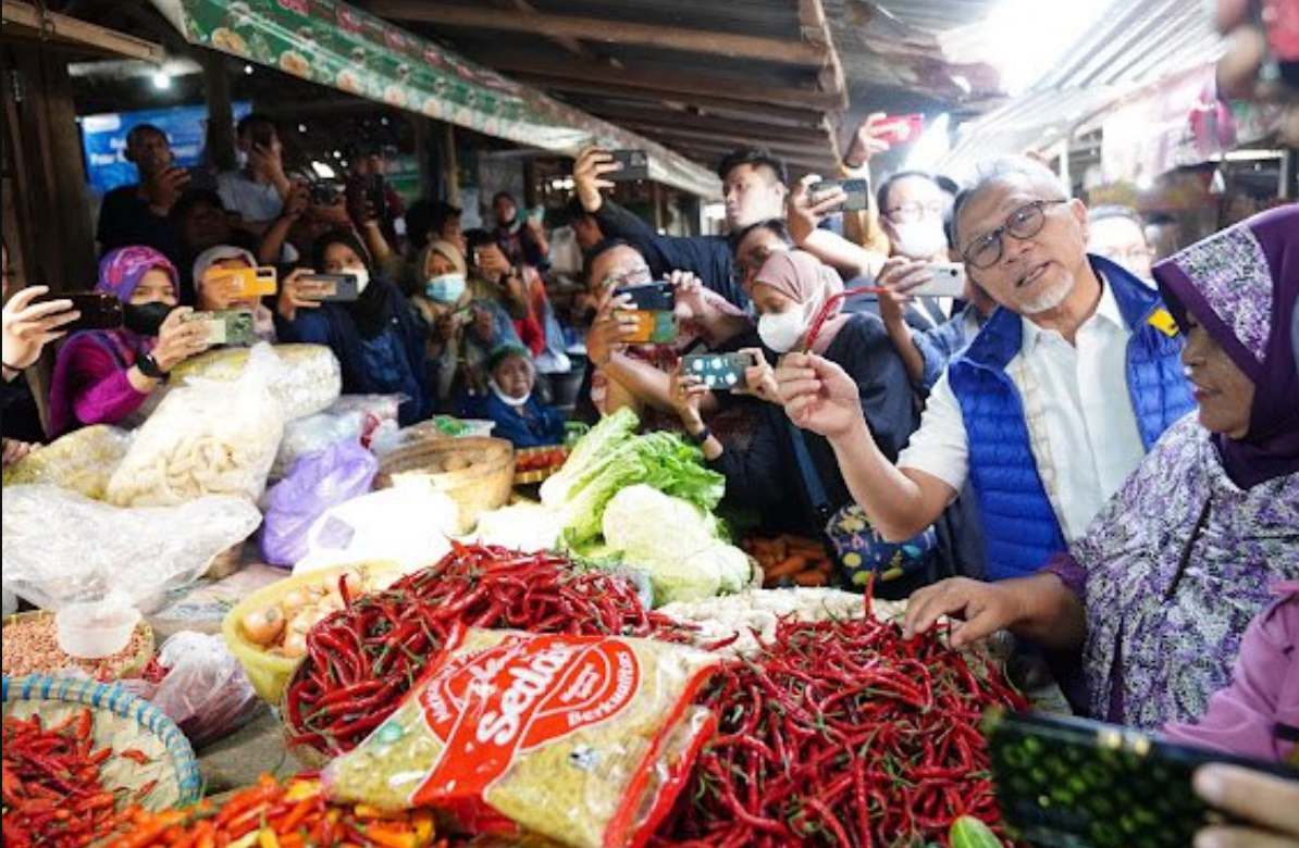 Mendag Zulkifli Hasan Melakukan Sidak Harga di Pasar Colomadu, Karanganyar