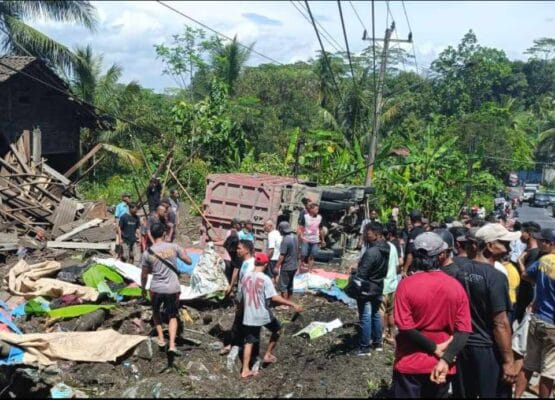Laka Maut di Kalijambe, 11 Korban Tewas Rombongan Takziah Asal Magelang (Foto Ahmad Najikh)