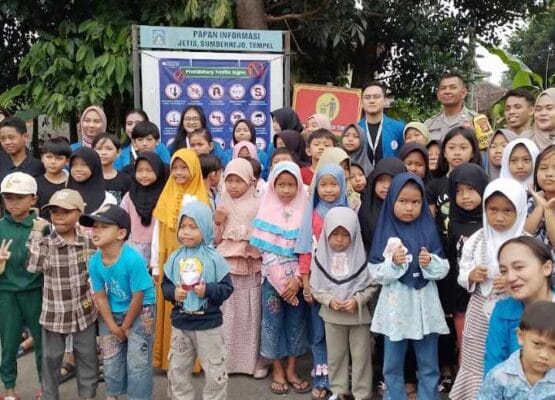 Serunya Belajar Rambu Lalu Lintas di Sekolah Alam Kampung Bambu Jetis Bersama PBI UMBY dan Polsek Tempel