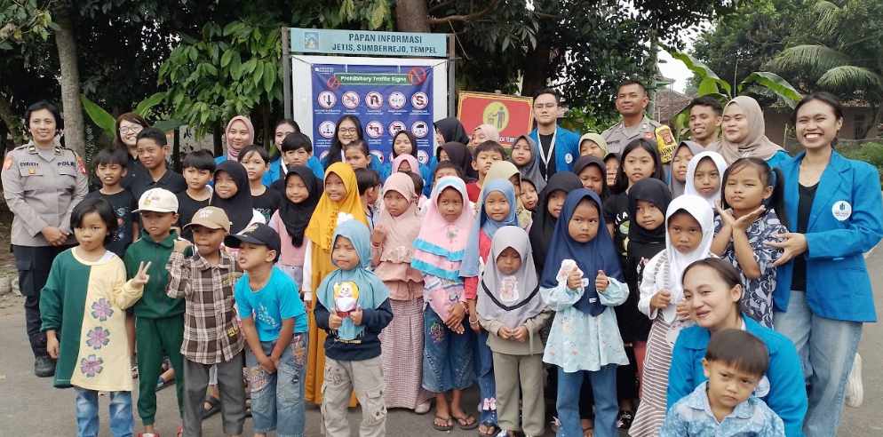 Serunya Belajar Rambu Lalu Lintas di Sekolah Alam Kampung Bambu Jetis Bersama PBI UMBY dan Polsek Tempel