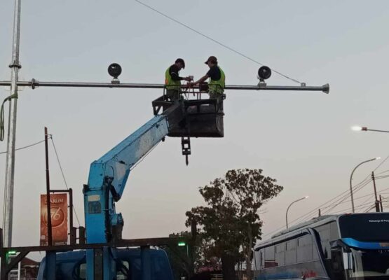 Pemasangan Tiang CCTV E-TLE di Klangon, Sedayu — Pengendara Diminta Lebih Tertib