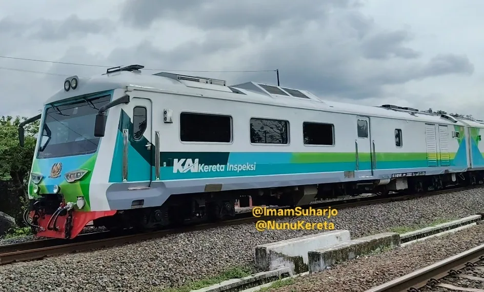 KLB KP/10033 Kirim Rangkaian KAIS 3 Melintas di JPL739