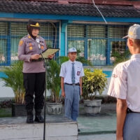 Kabag SDM Polres Bantul Pimpin Upacara di SMK Negeri 1 Sedayu, Ajak Pelajar Jadi Generasi Santun dan Cinta Damai