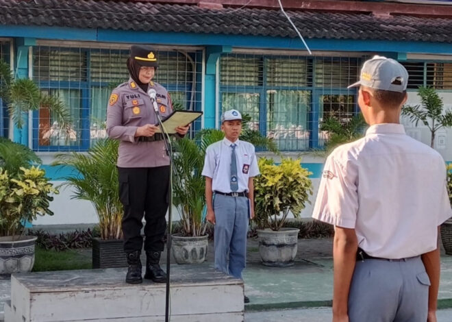 Kabag SDM Polres Bantul Pimpin Upacara di SMK Negeri 1 Sedayu, Ajak Pelajar Jadi Generasi Santun dan Cinta Damai