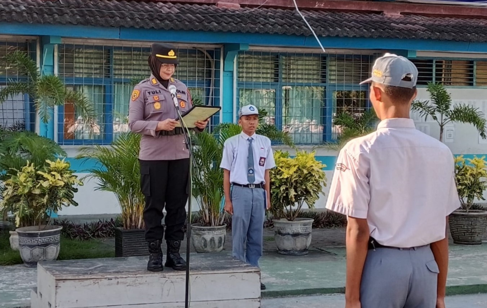 Kabag SDM Polres Bantul Pimpin Upacara di SMK Negeri 1 Sedayu, Ajak Pelajar Jadi Generasi Santun dan Cinta Damai